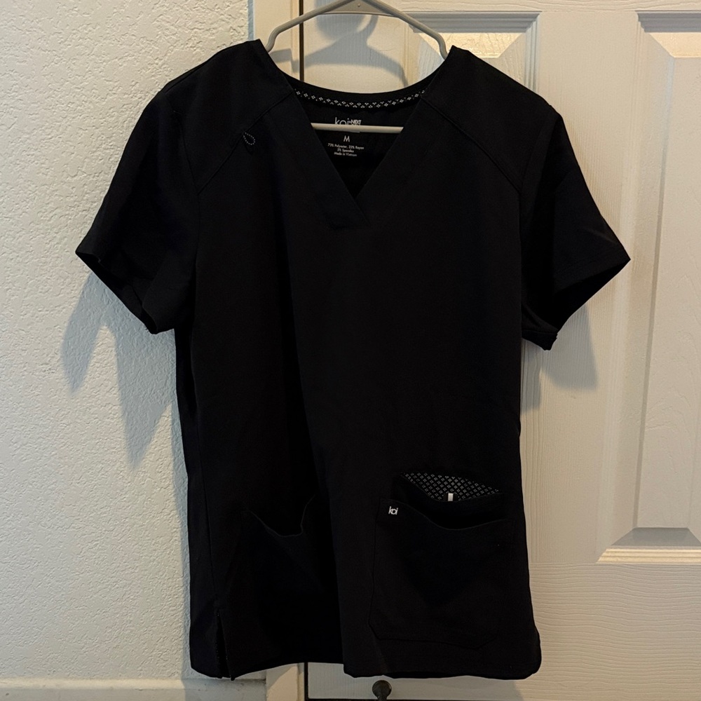 KOI Next Gen Hustle and Heart Women’s 3-pocket stretch scrub top